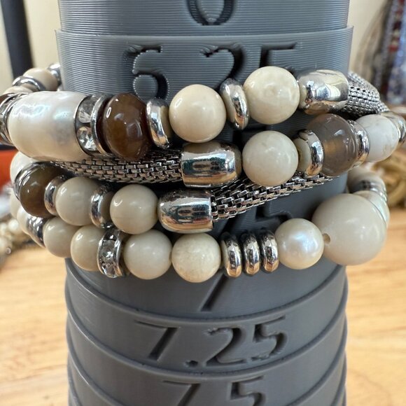 Stackable Bracelet Set Of 4 Silver Tone & Pearl Beaded Stretch Jewelry Elegant D - Picture 3 of 5